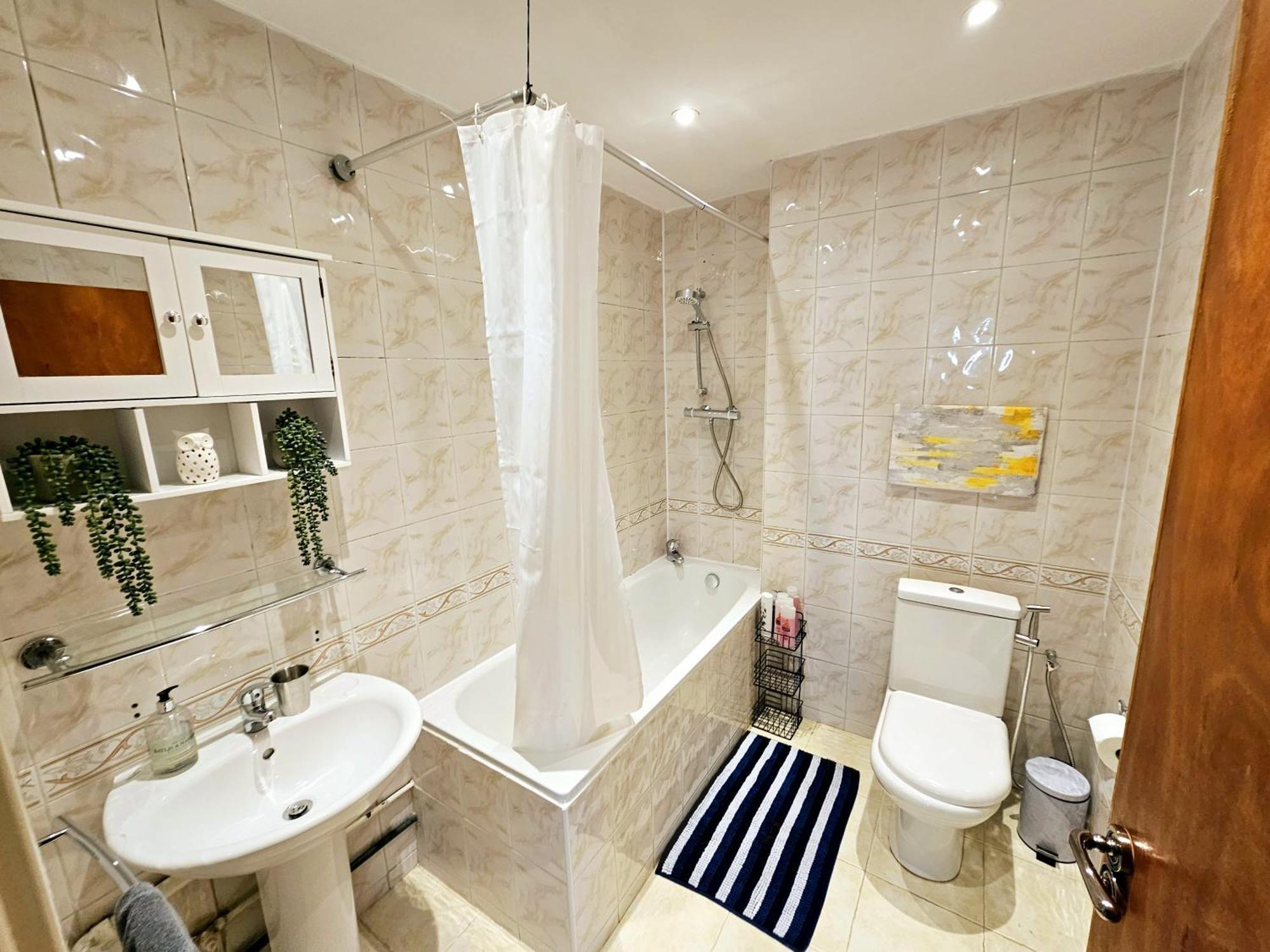 Bright & Spacious Home In Building With Lift, Right Next To Bayswater Station - Walk To Kensington Palace, Hyde Park, Little Venice & Notting Hill Лондон Экстерьер фото